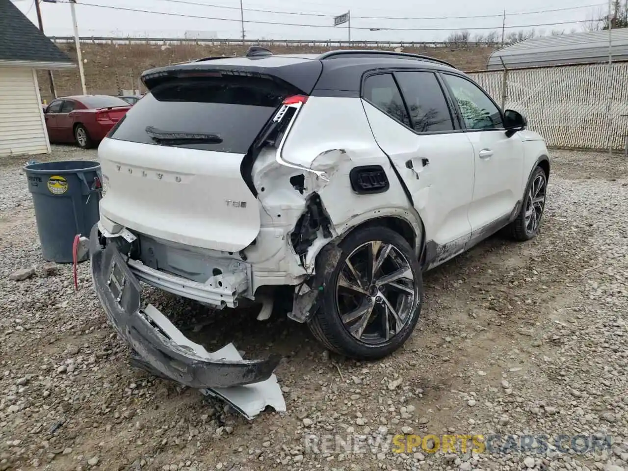 4 Photograph of a damaged car YV4162UM0M2427486 VOLVO XC40 2021