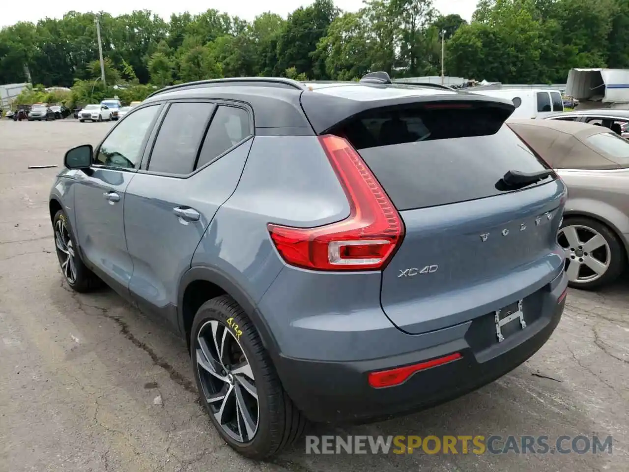 3 Photograph of a damaged car YV4162UM0M2427603 VOLVO XC40 2021