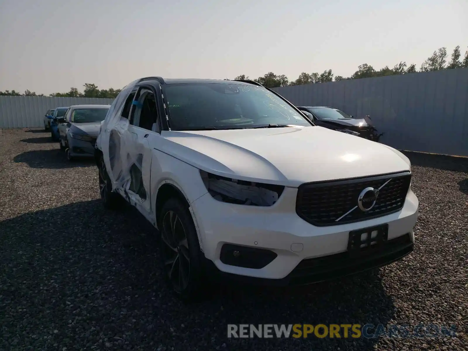 1 Photograph of a damaged car YV4162UM0M2482892 VOLVO XC40 2021