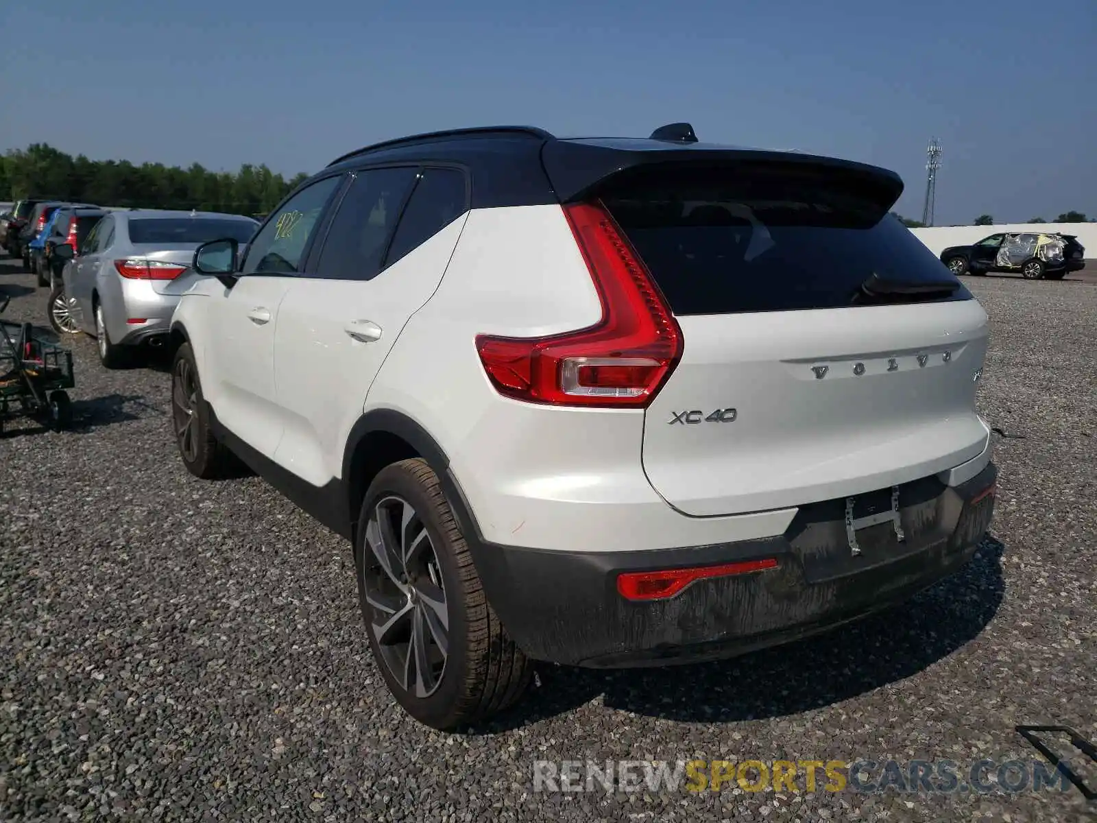 3 Photograph of a damaged car YV4162UM0M2482892 VOLVO XC40 2021