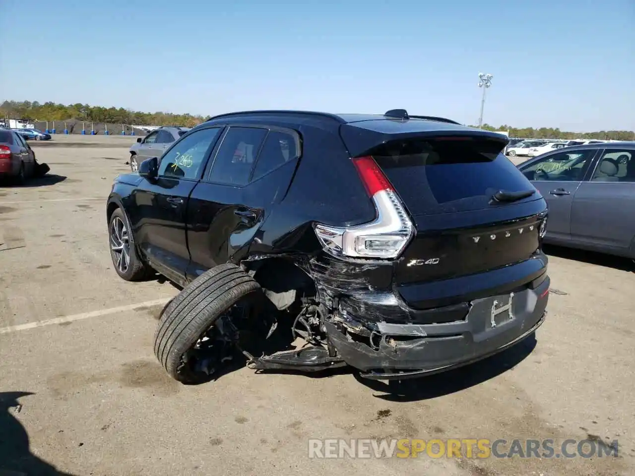 3 Photograph of a damaged car YV4162UM0M2513655 VOLVO XC40 2021