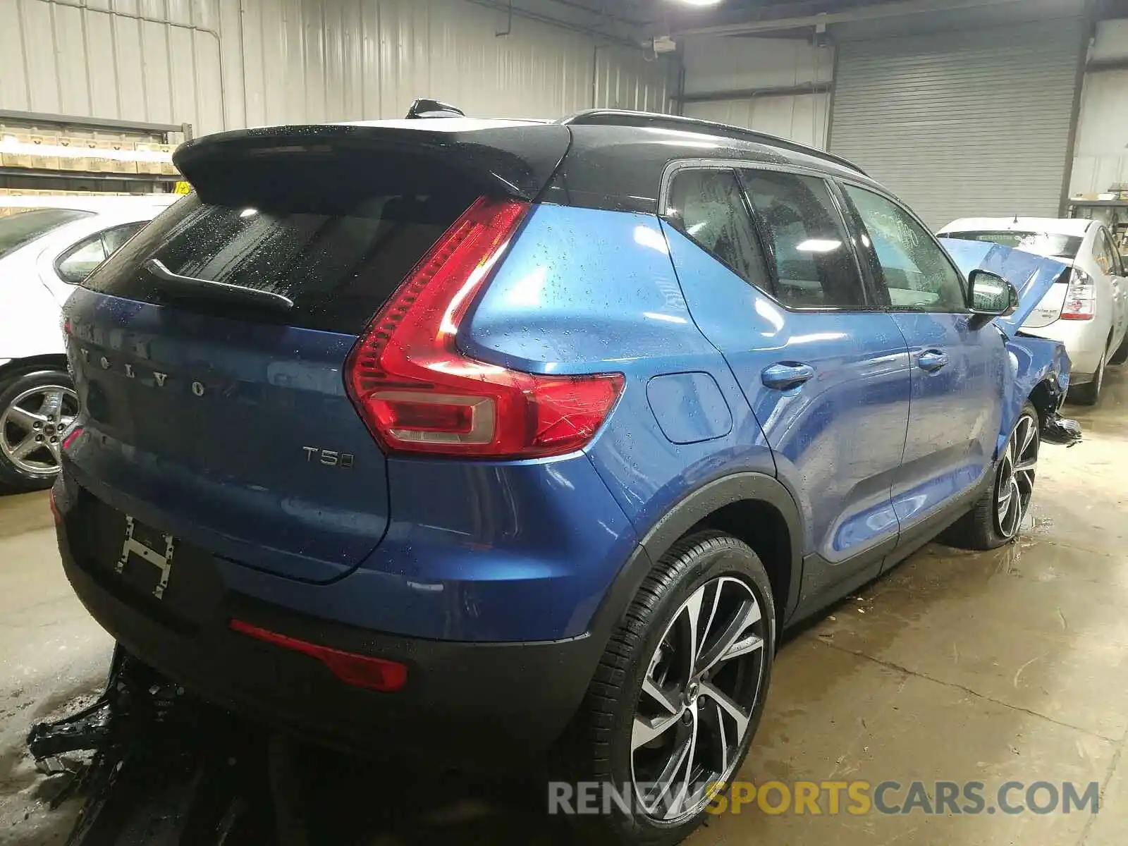 4 Photograph of a damaged car YV4162UM1M2430283 VOLVO XC40 2021