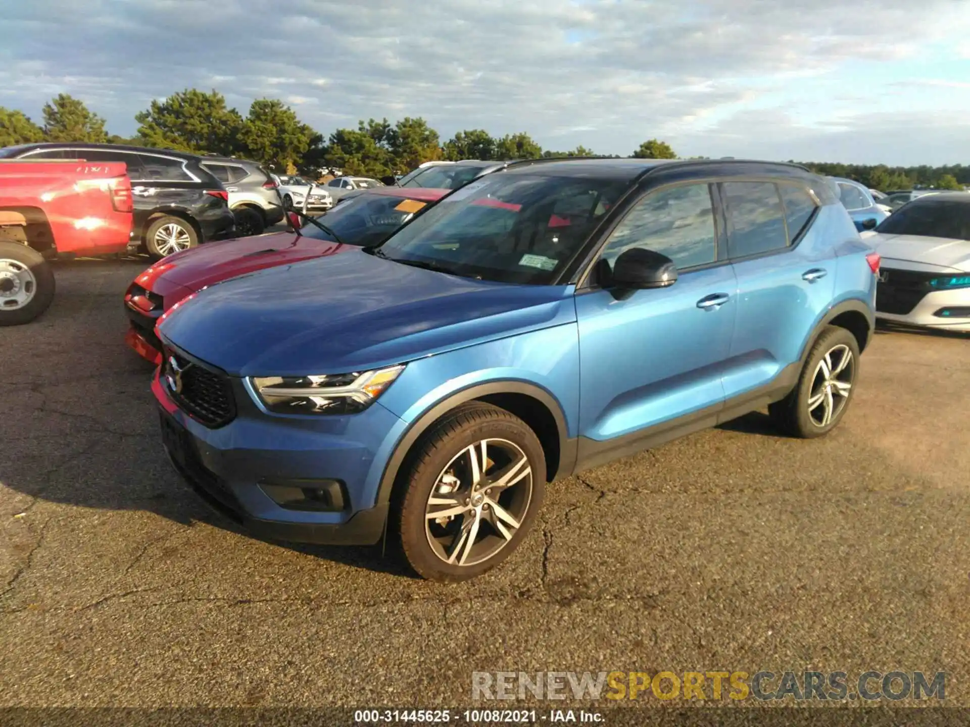 2 Photograph of a damaged car YV4162UM1M2518377 VOLVO XC40 2021