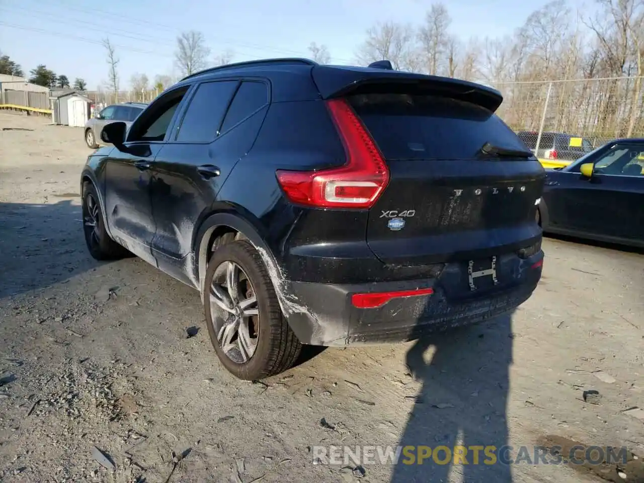 3 Photograph of a damaged car YV4162UM2M2471781 VOLVO XC40 2021