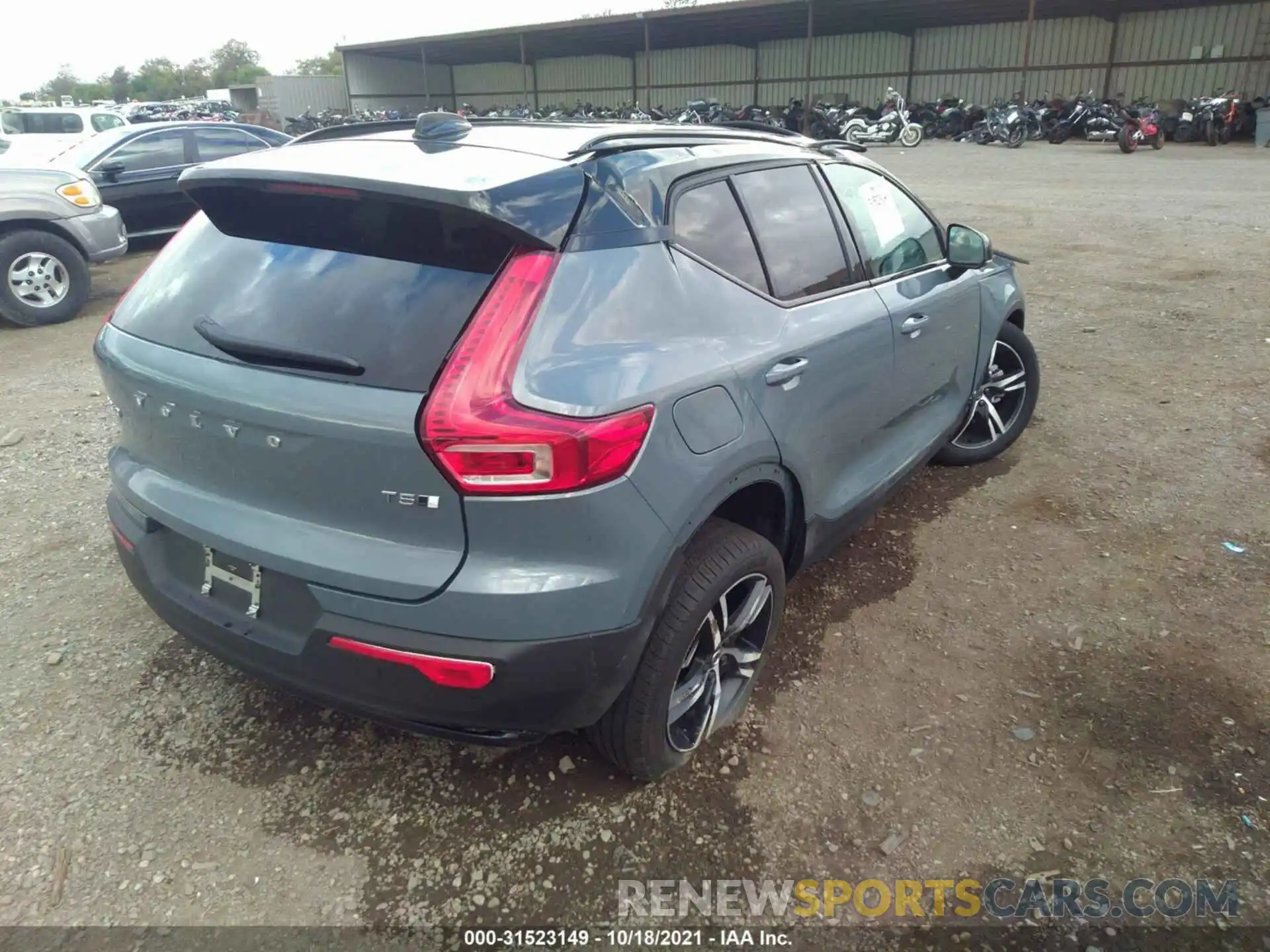 4 Photograph of a damaged car YV4162UM2M2568883 VOLVO XC40 2021