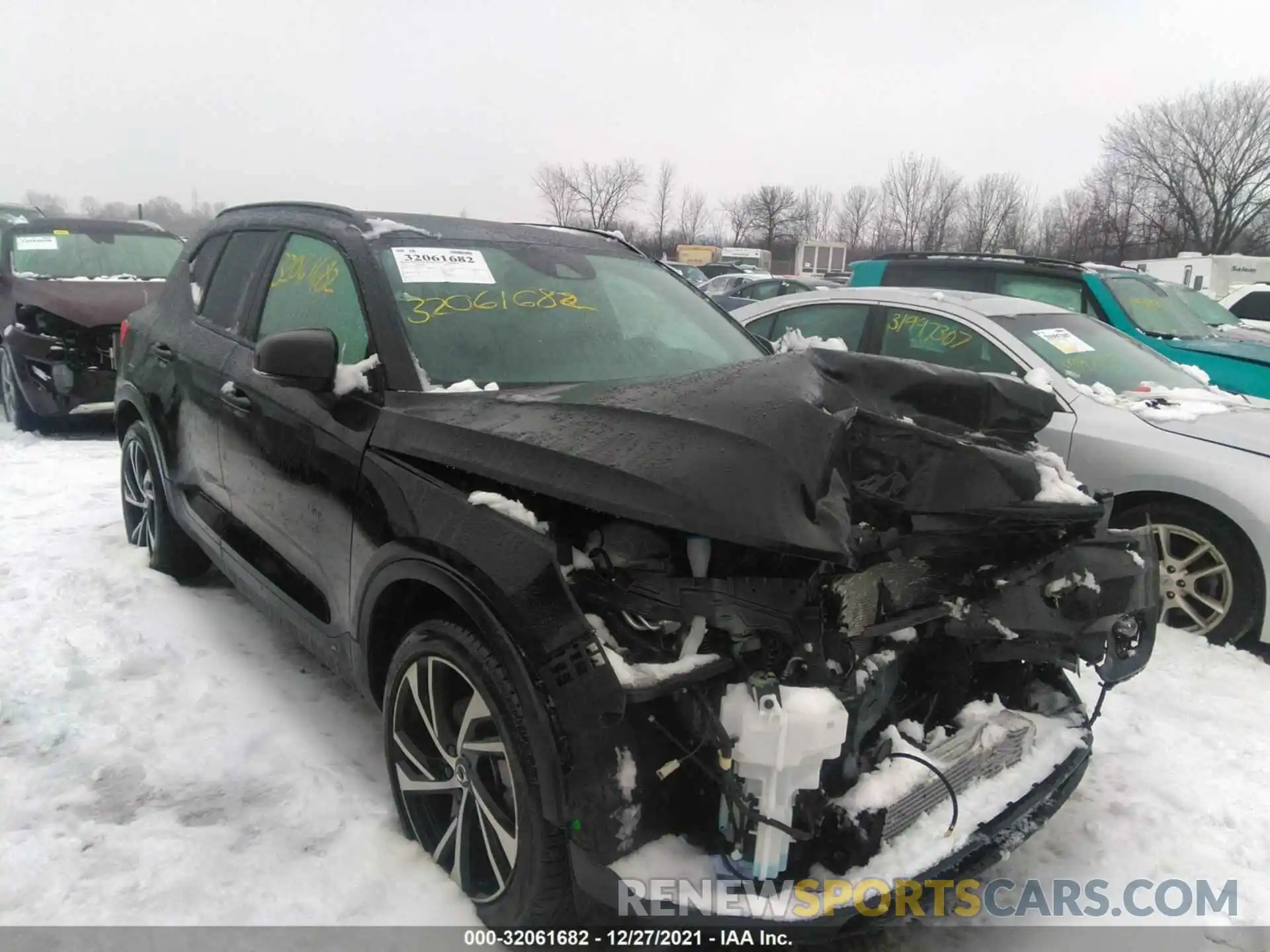 1 Photograph of a damaged car YV4162UM2M2611571 VOLVO XC40 2021