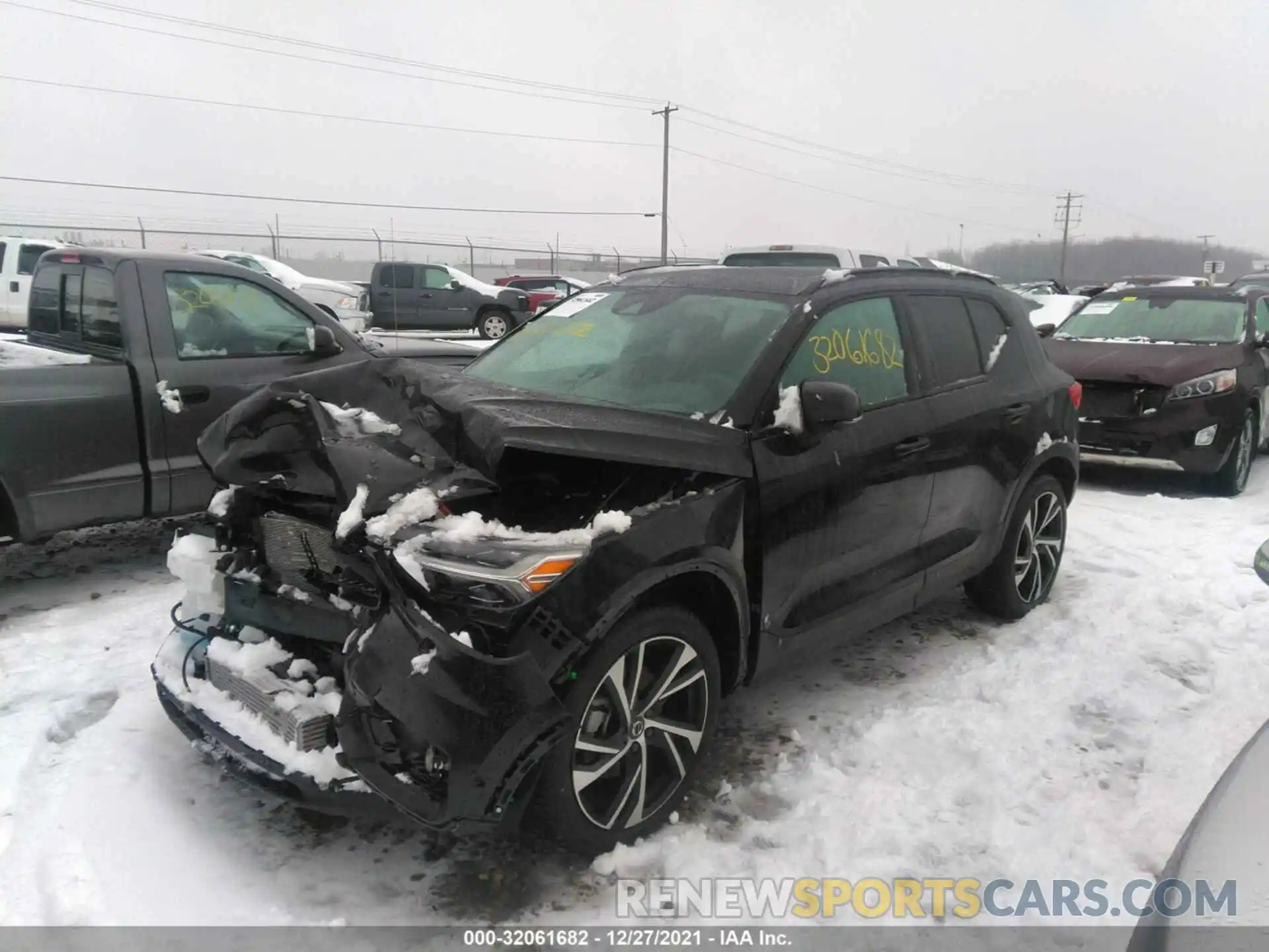 2 Photograph of a damaged car YV4162UM2M2611571 VOLVO XC40 2021