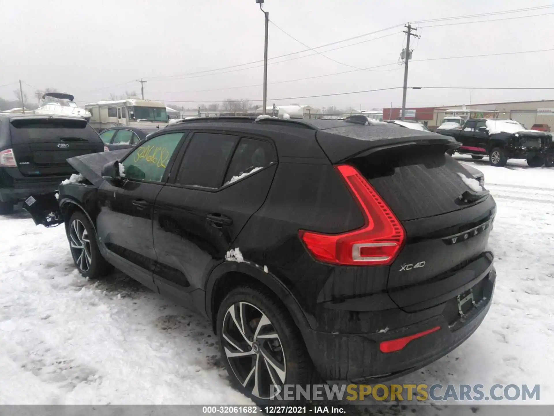 3 Photograph of a damaged car YV4162UM2M2611571 VOLVO XC40 2021