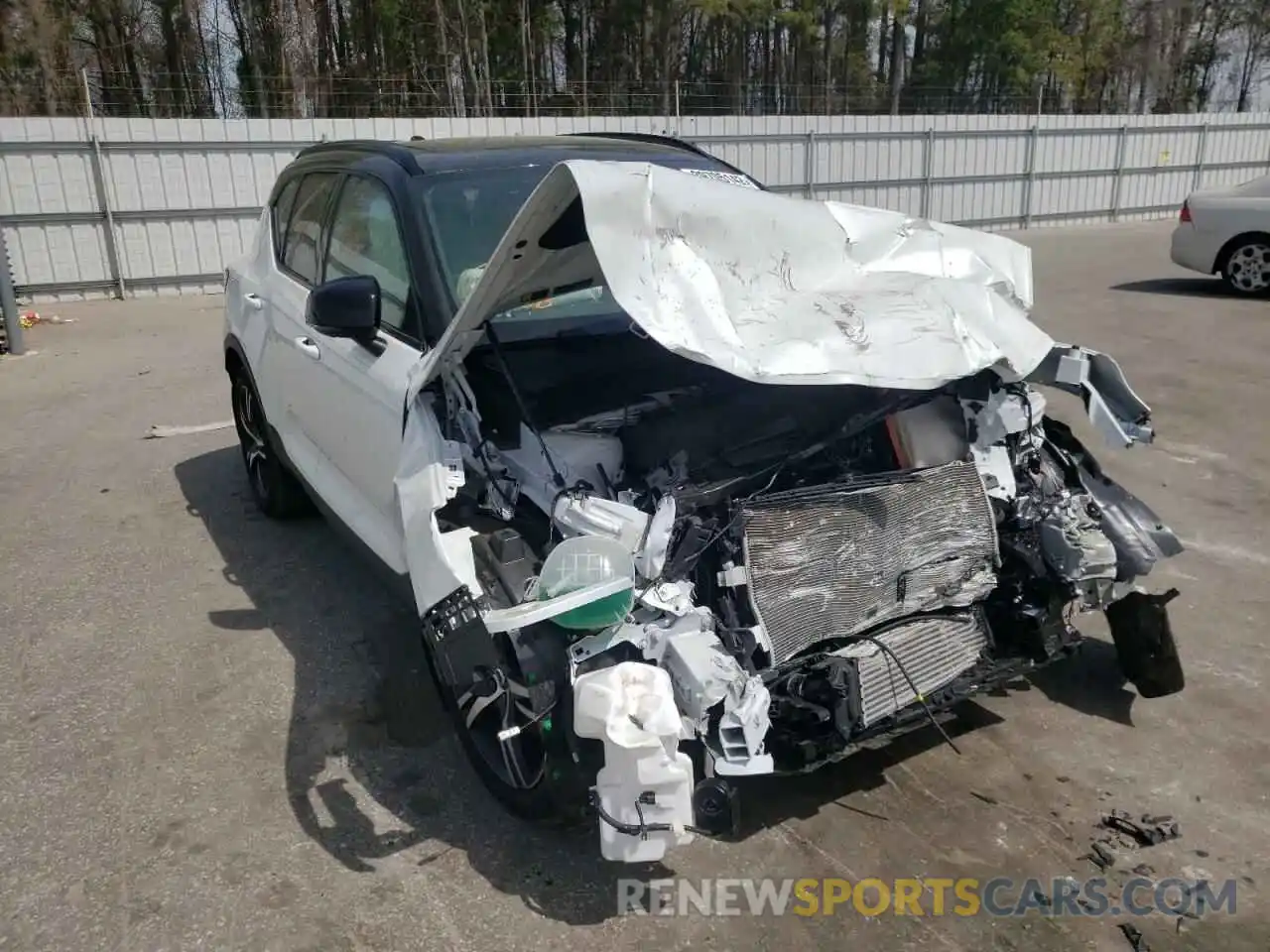 1 Photograph of a damaged car YV4162UM3M2483079 VOLVO XC40 2021