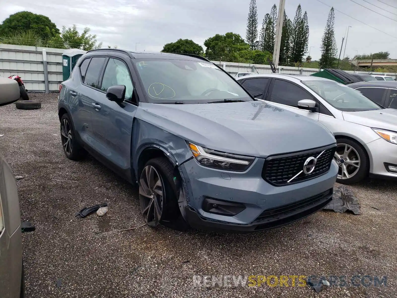 1 Photograph of a damaged car YV4162UM3M2553342 VOLVO XC40 2021