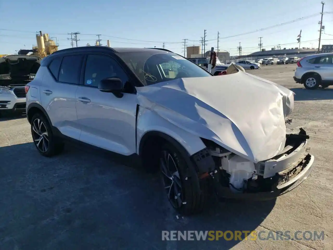 1 Photograph of a damaged car YV4162UM3M2565555 VOLVO XC40 2021