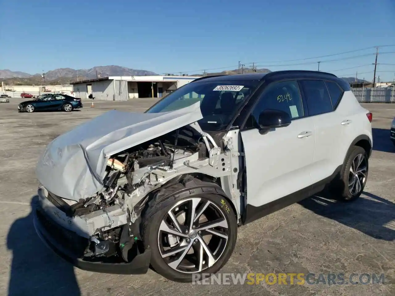 2 Photograph of a damaged car YV4162UM3M2565555 VOLVO XC40 2021