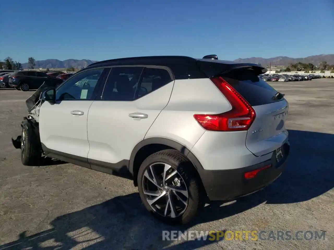 3 Photograph of a damaged car YV4162UM3M2565555 VOLVO XC40 2021