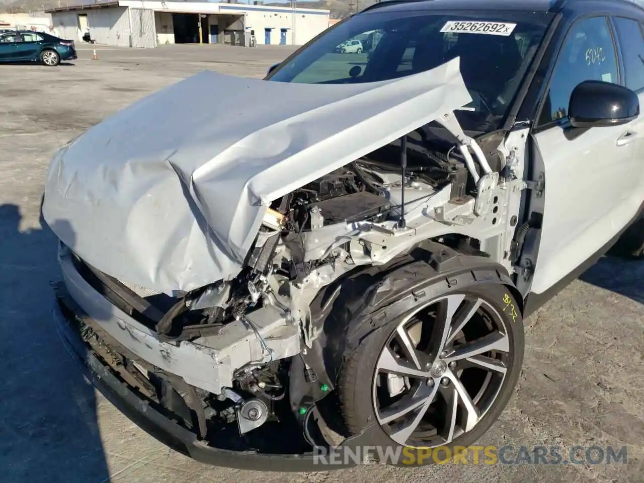 9 Photograph of a damaged car YV4162UM3M2565555 VOLVO XC40 2021