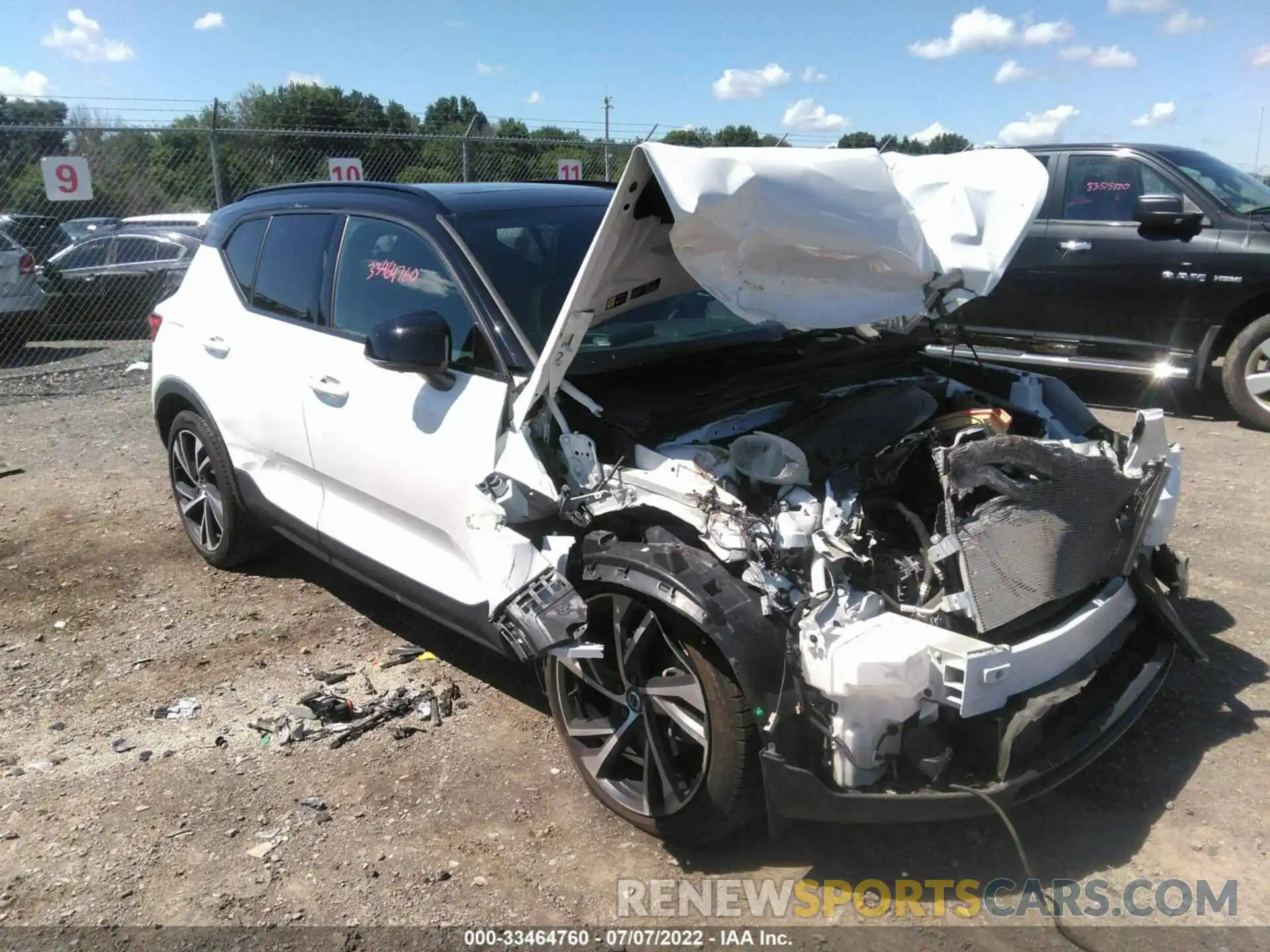 1 Photograph of a damaged car YV4162UM4M2409492 VOLVO XC40 2021