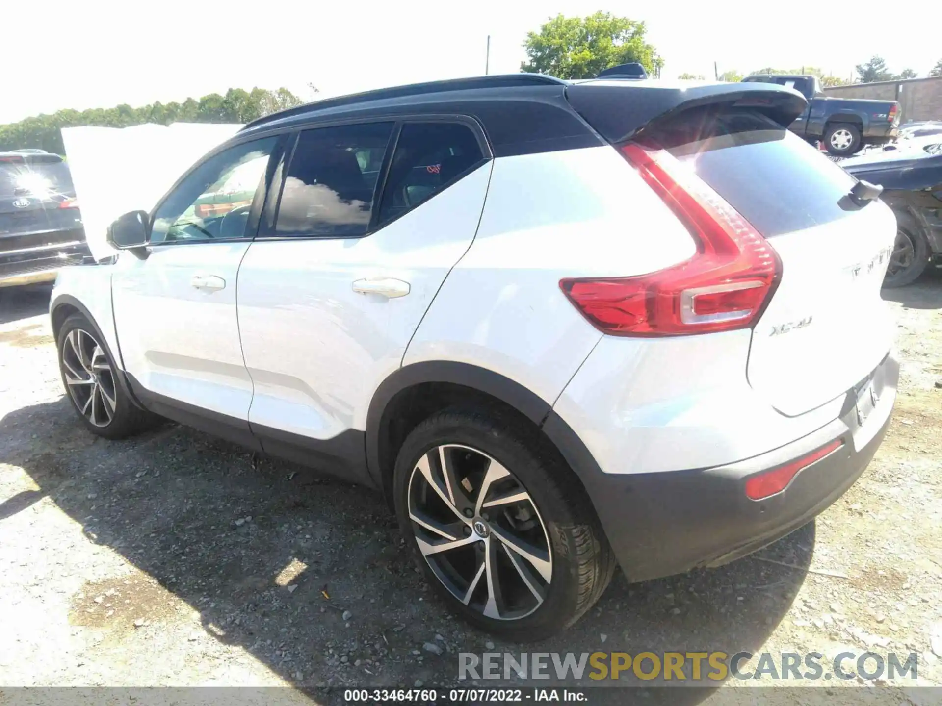 3 Photograph of a damaged car YV4162UM4M2409492 VOLVO XC40 2021