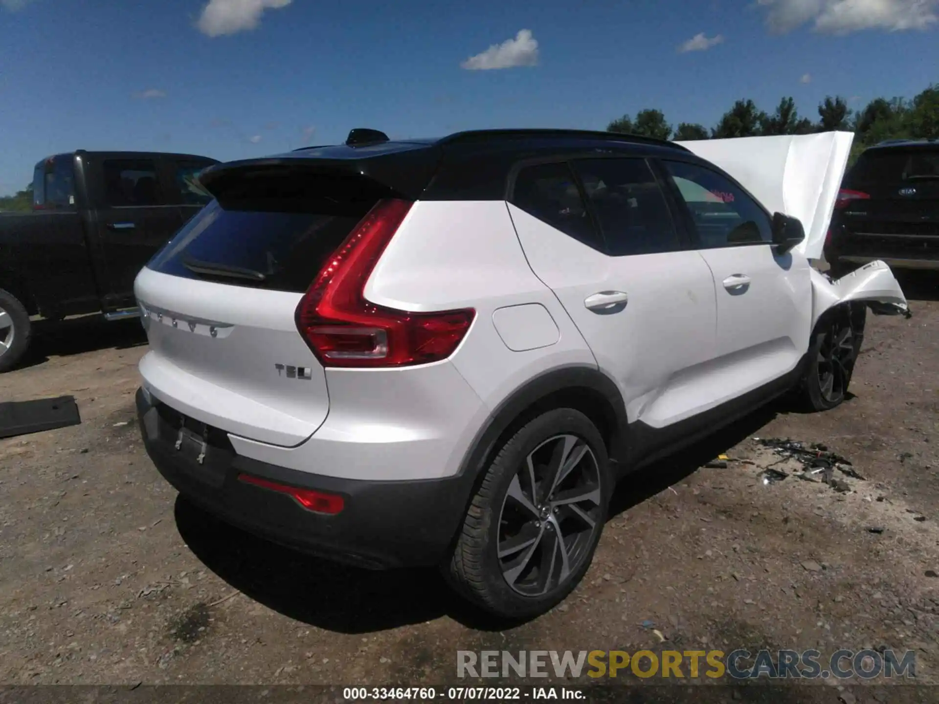 4 Photograph of a damaged car YV4162UM4M2409492 VOLVO XC40 2021