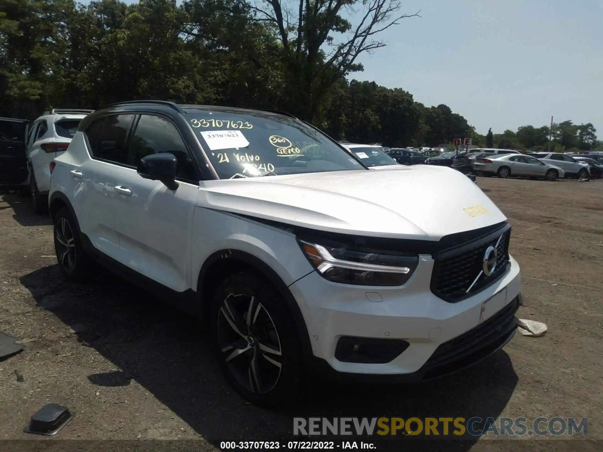 1 Photograph of a damaged car YV4162UM4M2431105 VOLVO XC40 2021