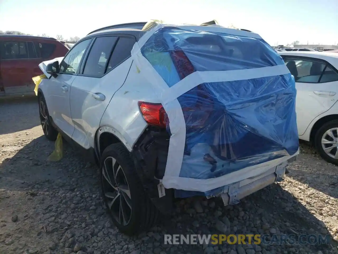 3 Photograph of a damaged car YV4162UM4M2431654 VOLVO XC40 2021