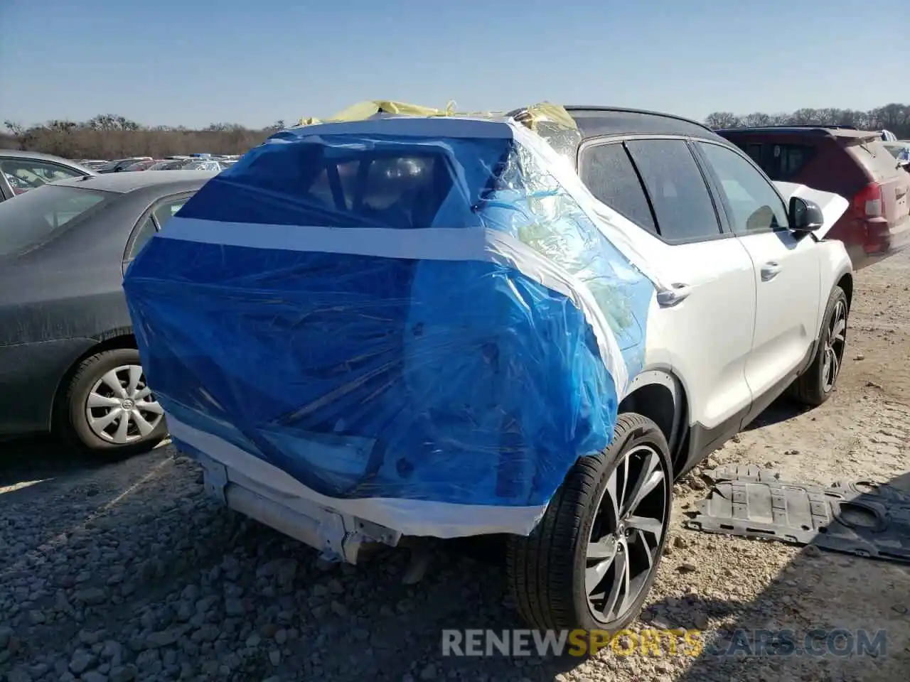 4 Photograph of a damaged car YV4162UM4M2431654 VOLVO XC40 2021