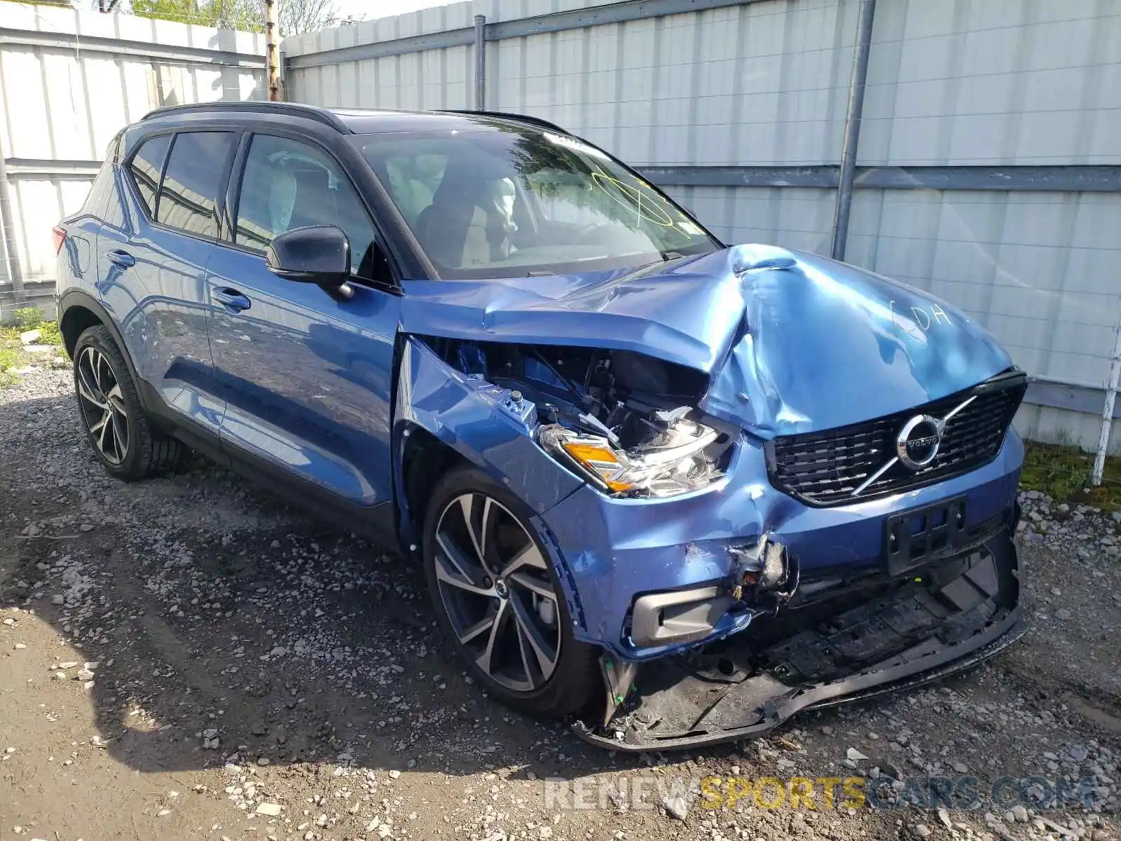 1 Photograph of a damaged car YV4162UM4M2487948 VOLVO XC40 2021