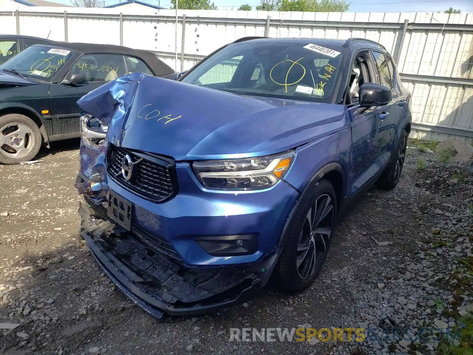 2 Photograph of a damaged car YV4162UM4M2487948 VOLVO XC40 2021