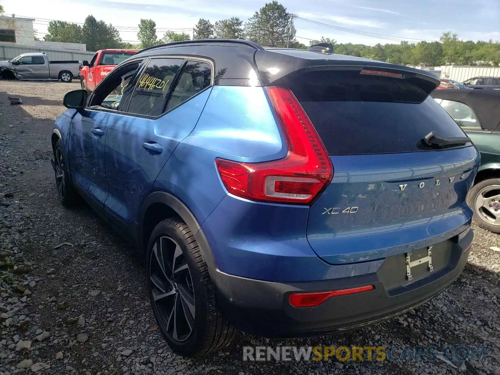 3 Photograph of a damaged car YV4162UM4M2487948 VOLVO XC40 2021