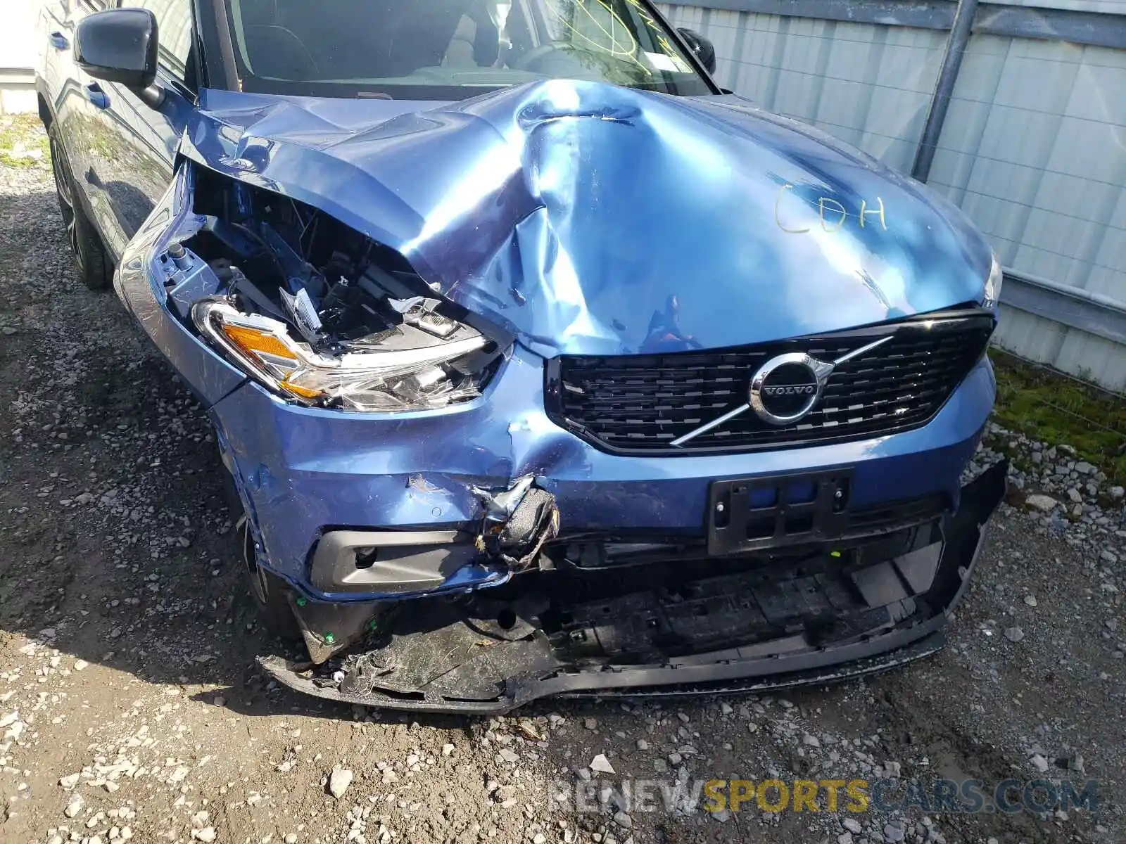 9 Photograph of a damaged car YV4162UM4M2487948 VOLVO XC40 2021