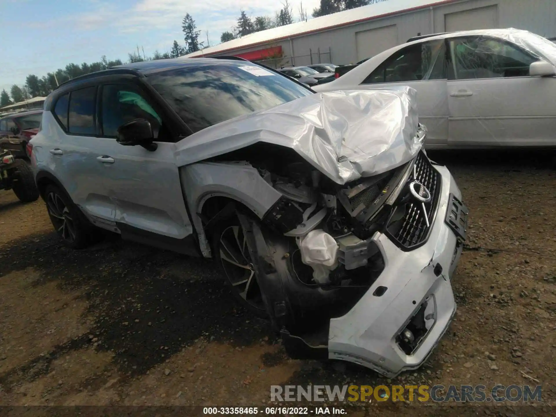 1 Photograph of a damaged car YV4162UM4M2505445 VOLVO XC40 2021