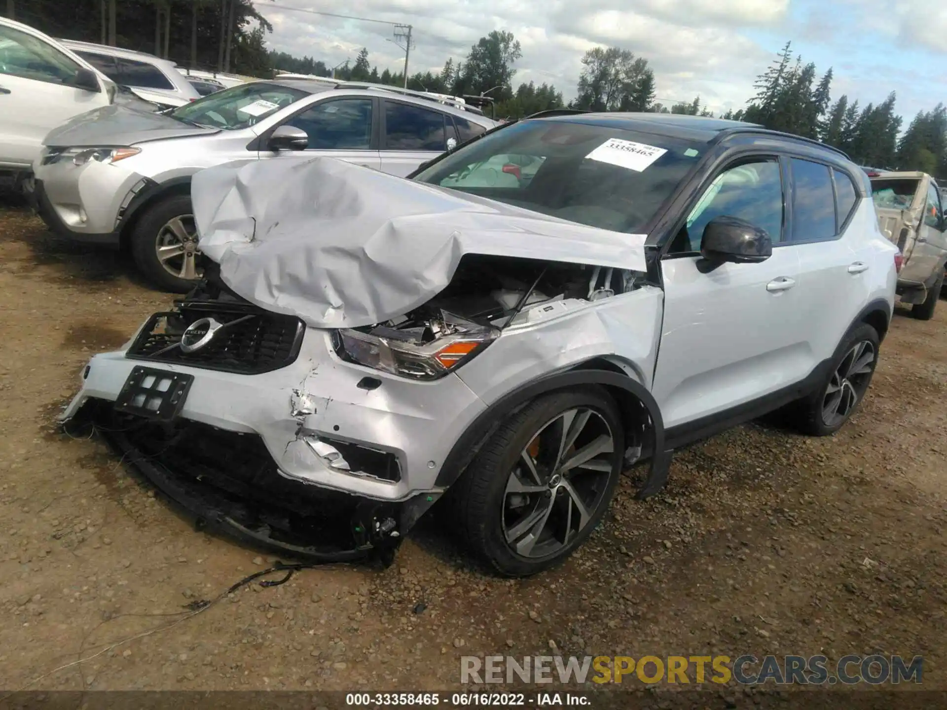 2 Photograph of a damaged car YV4162UM4M2505445 VOLVO XC40 2021