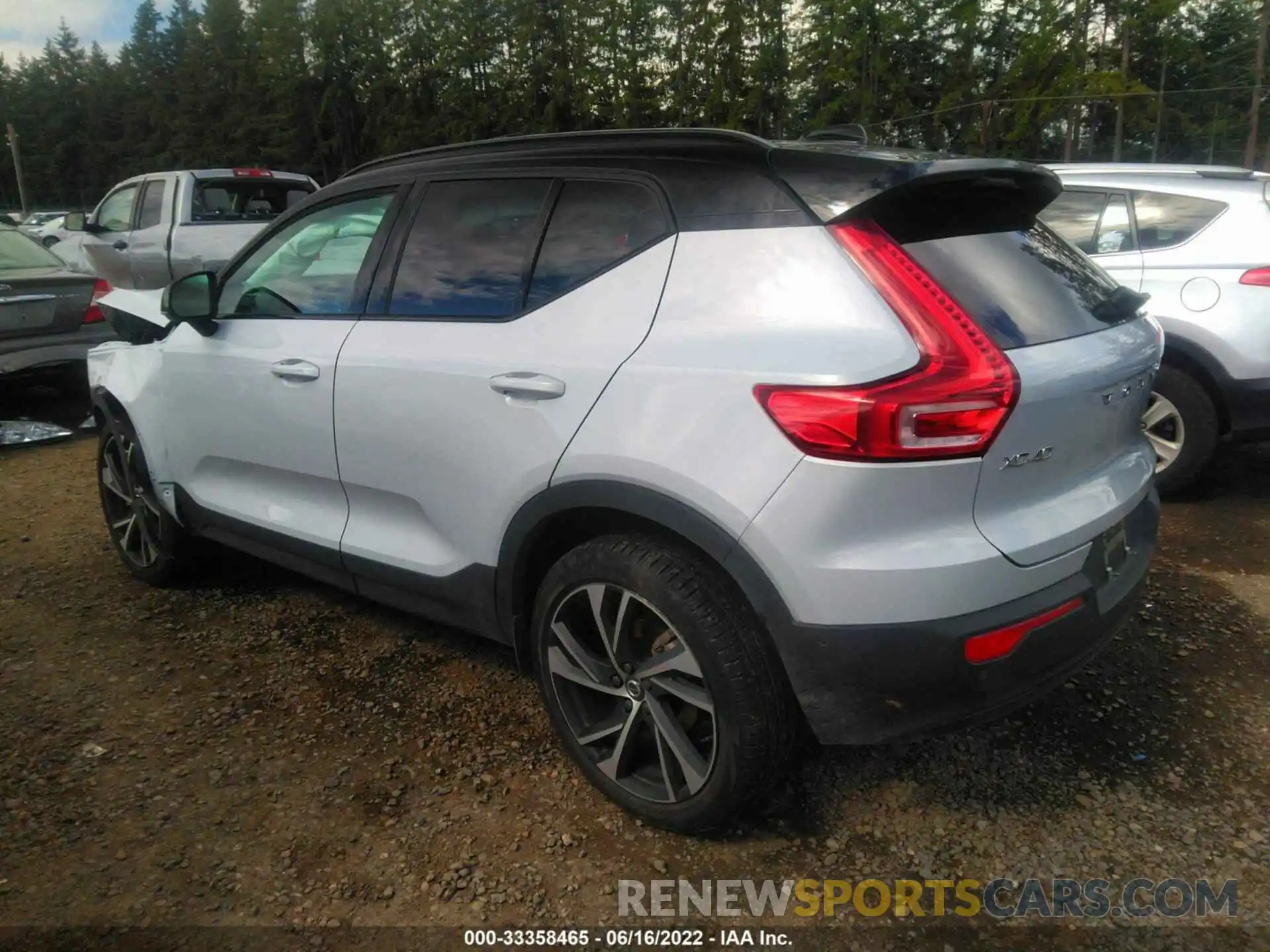 3 Photograph of a damaged car YV4162UM4M2505445 VOLVO XC40 2021