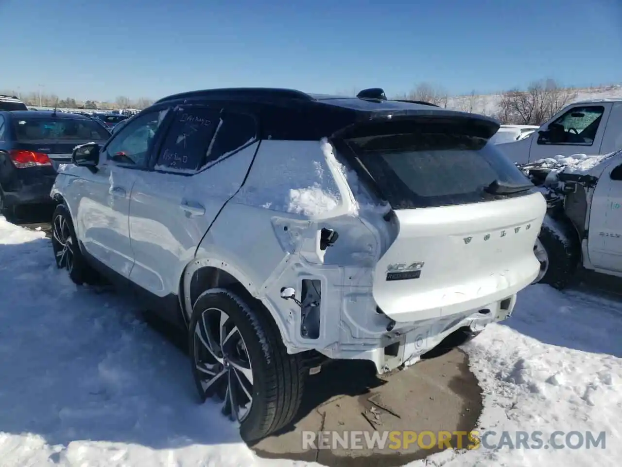 3 Photograph of a damaged car YV4162UM4M2505459 VOLVO XC40 2021