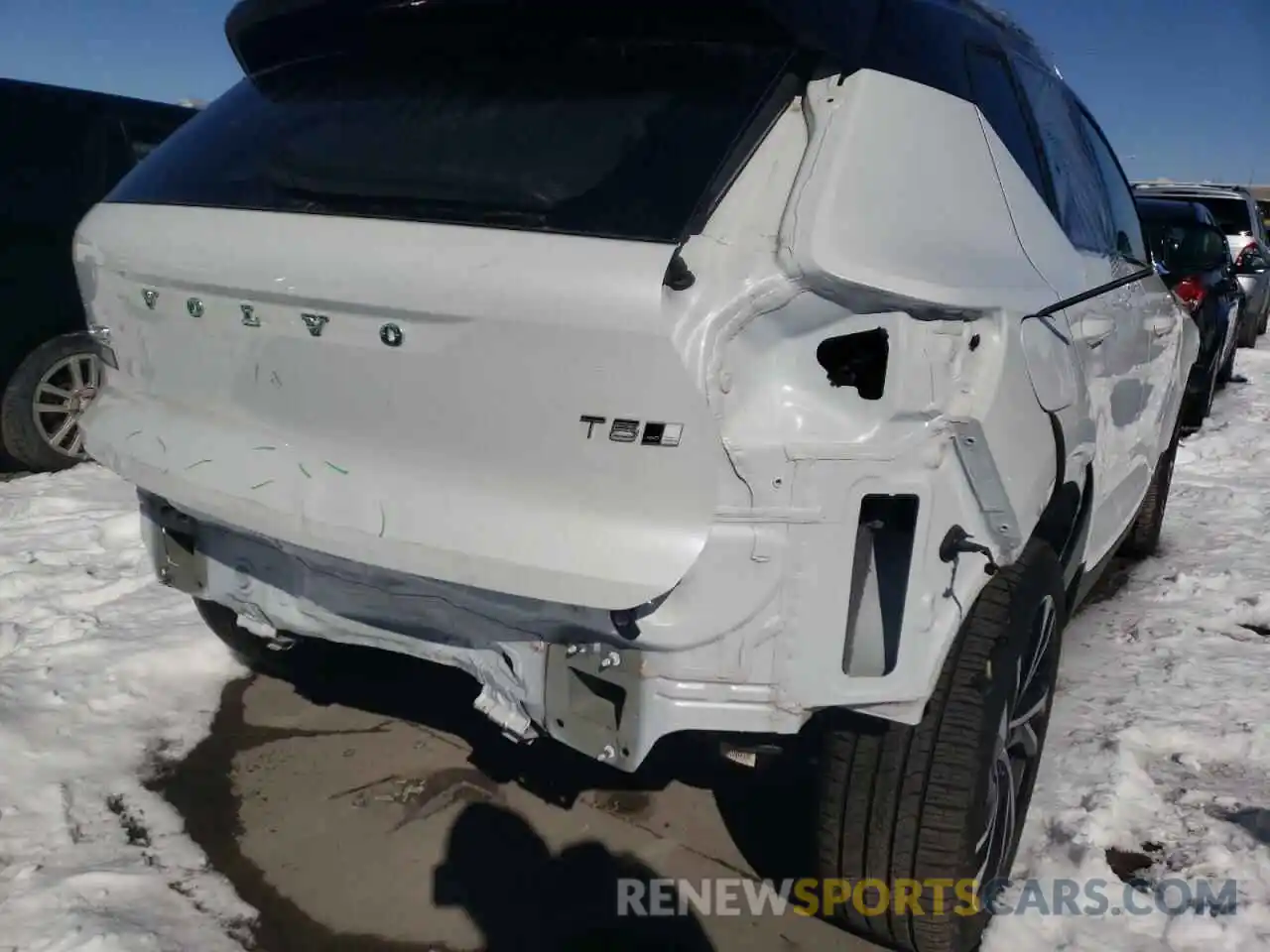 9 Photograph of a damaged car YV4162UM4M2505459 VOLVO XC40 2021