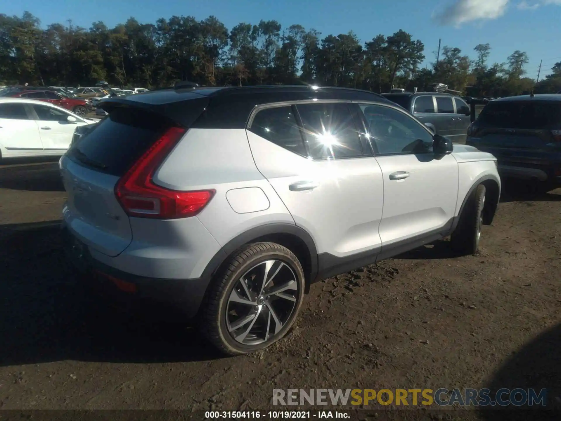 4 Photograph of a damaged car YV4162UM4M2545346 VOLVO XC40 2021