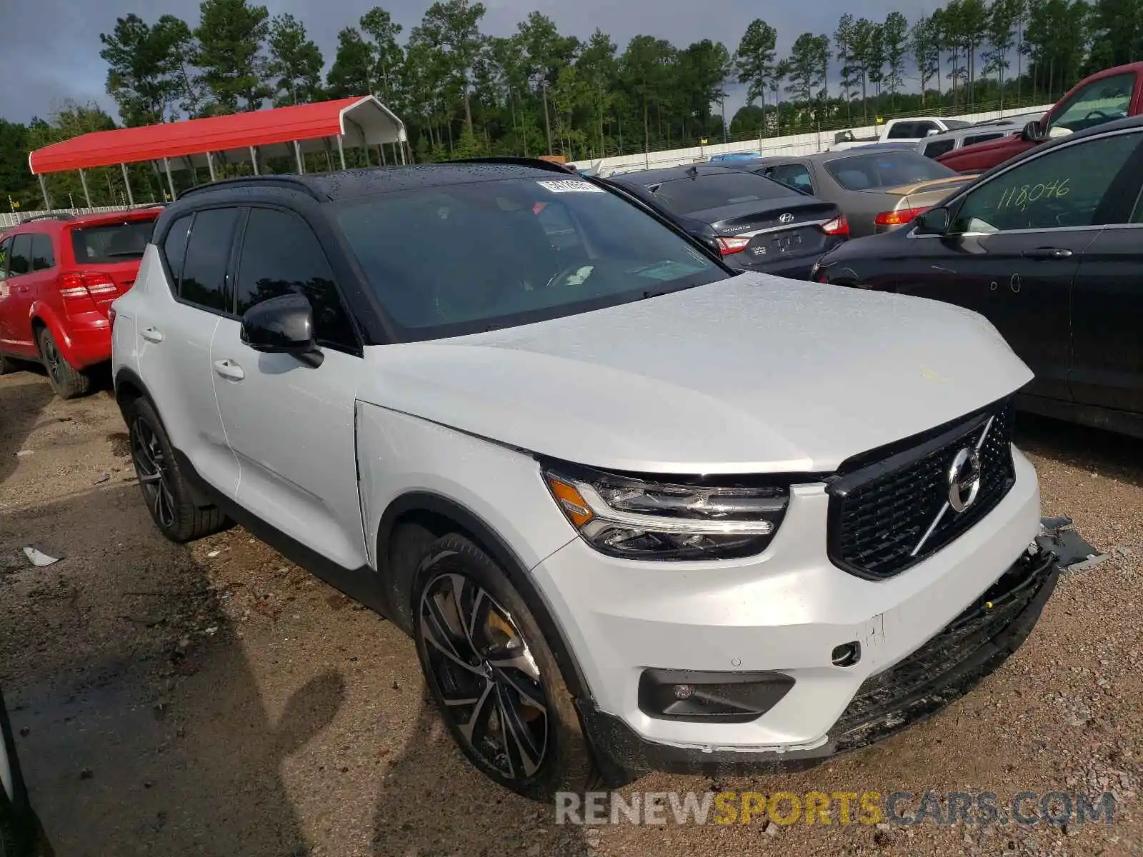 1 Photograph of a damaged car YV4162UM4M2561286 VOLVO XC40 2021