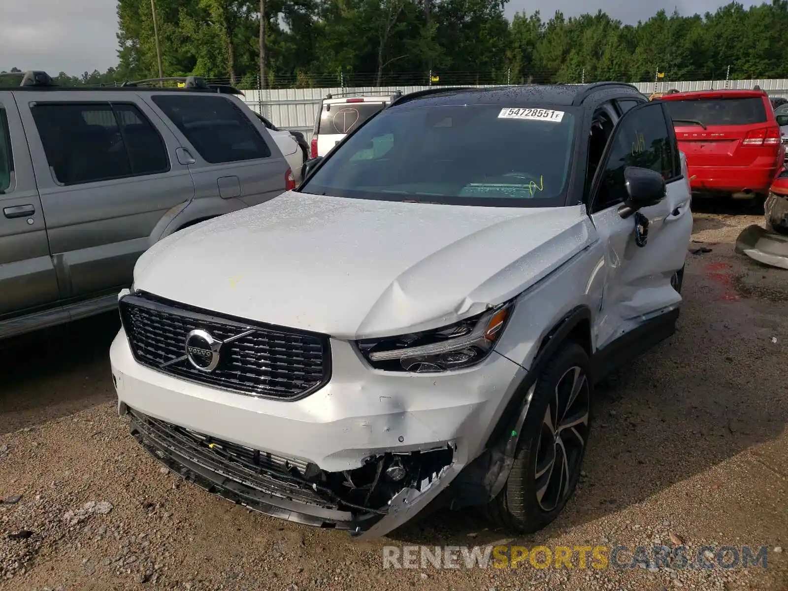 2 Photograph of a damaged car YV4162UM4M2561286 VOLVO XC40 2021