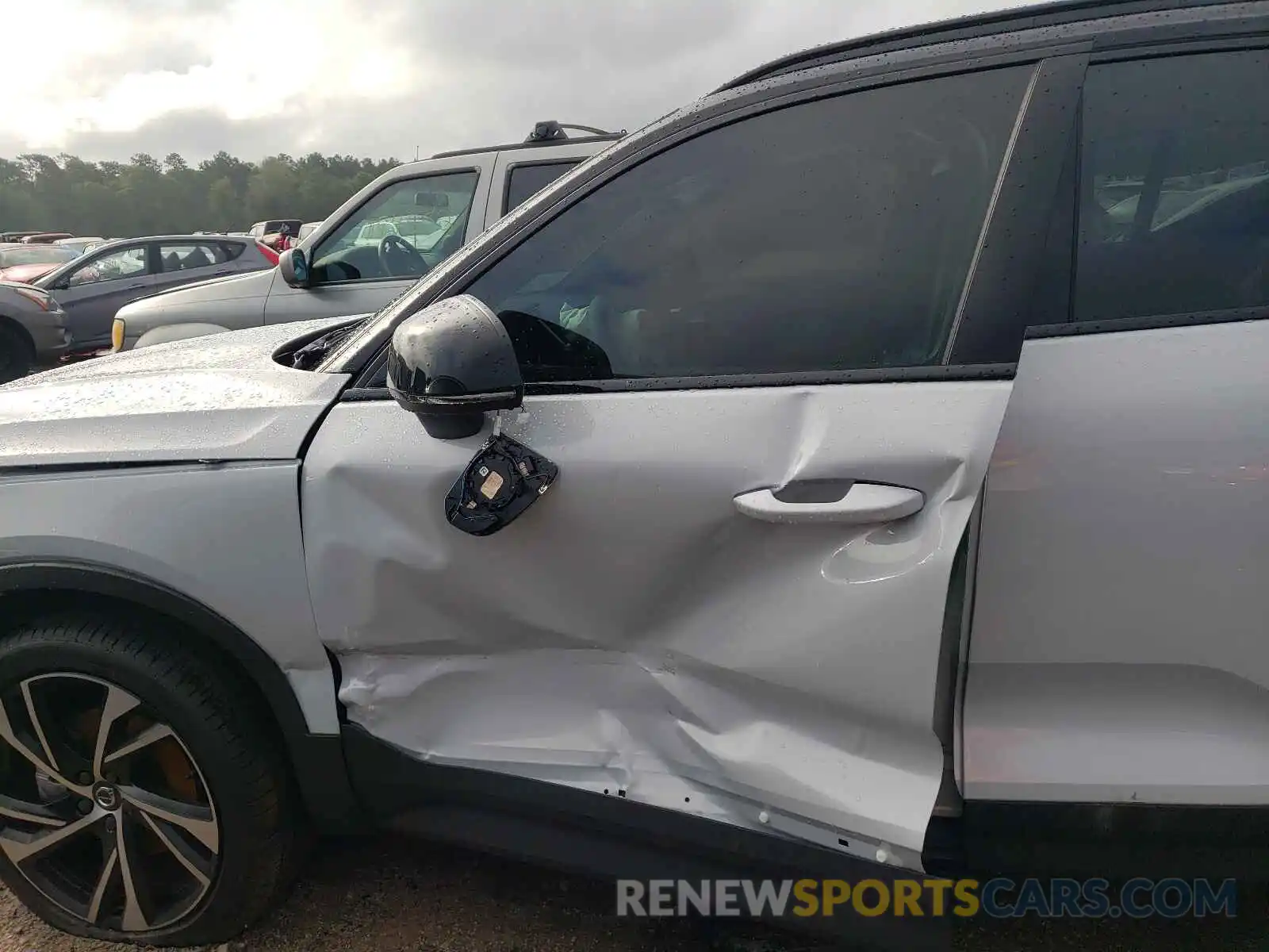 9 Photograph of a damaged car YV4162UM4M2561286 VOLVO XC40 2021