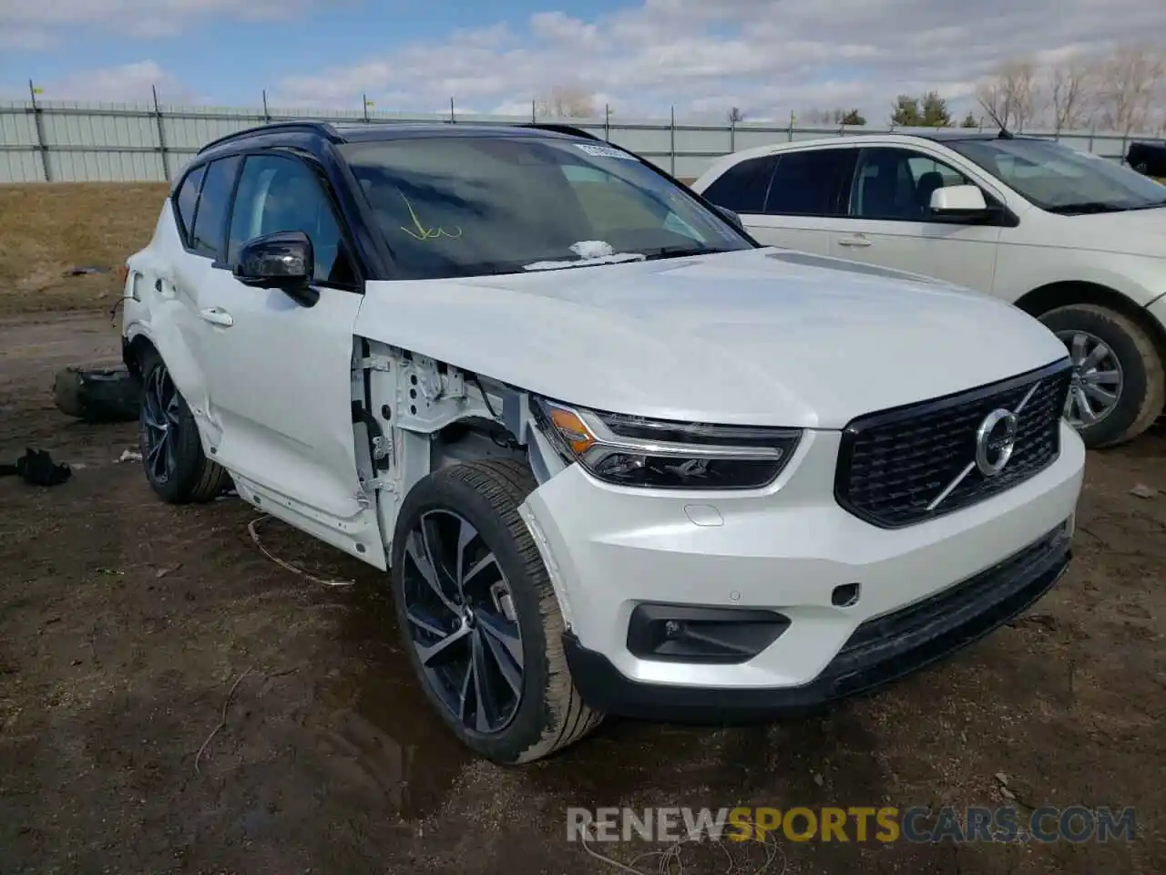 1 Photograph of a damaged car YV4162UM4M2577469 VOLVO XC40 2021