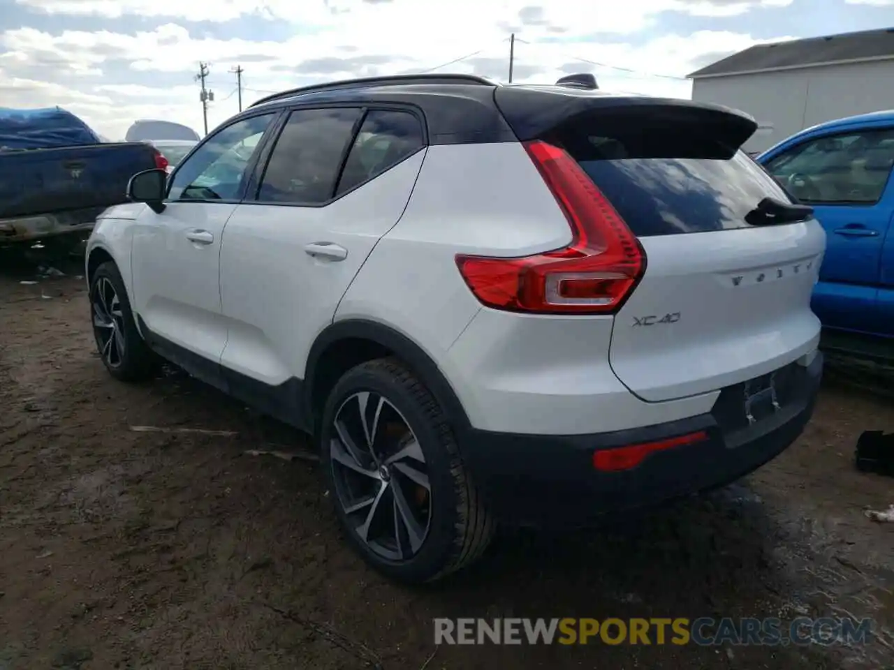 3 Photograph of a damaged car YV4162UM4M2577469 VOLVO XC40 2021