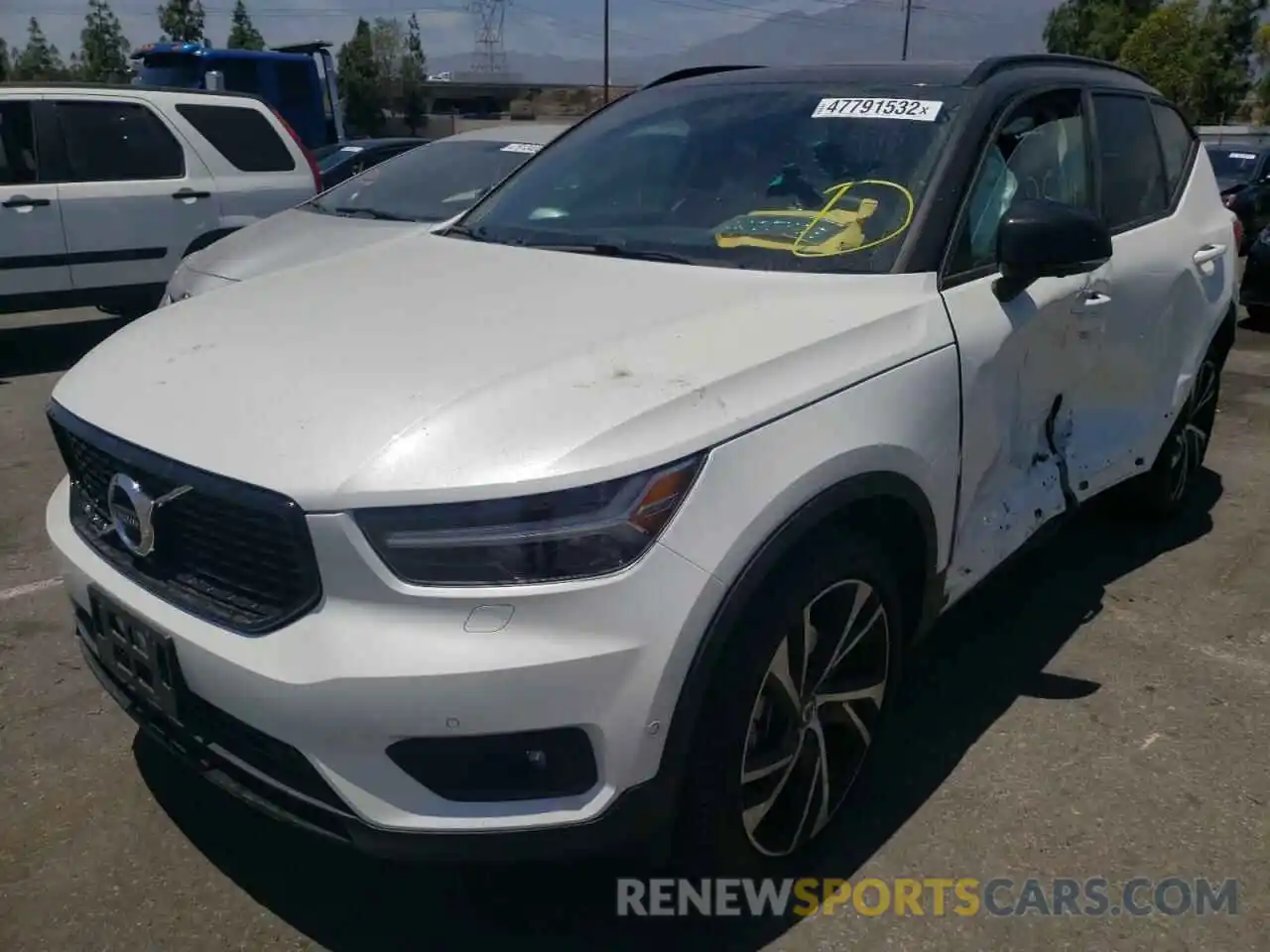 2 Photograph of a damaged car YV4162UM5M2397711 VOLVO XC40 2021