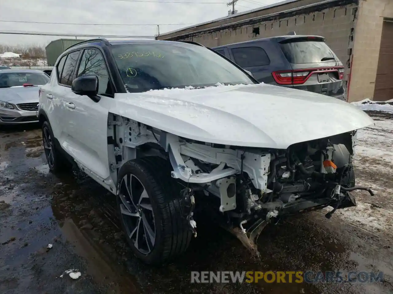 1 Photograph of a damaged car YV4162UM5M2419965 VOLVO XC40 2021