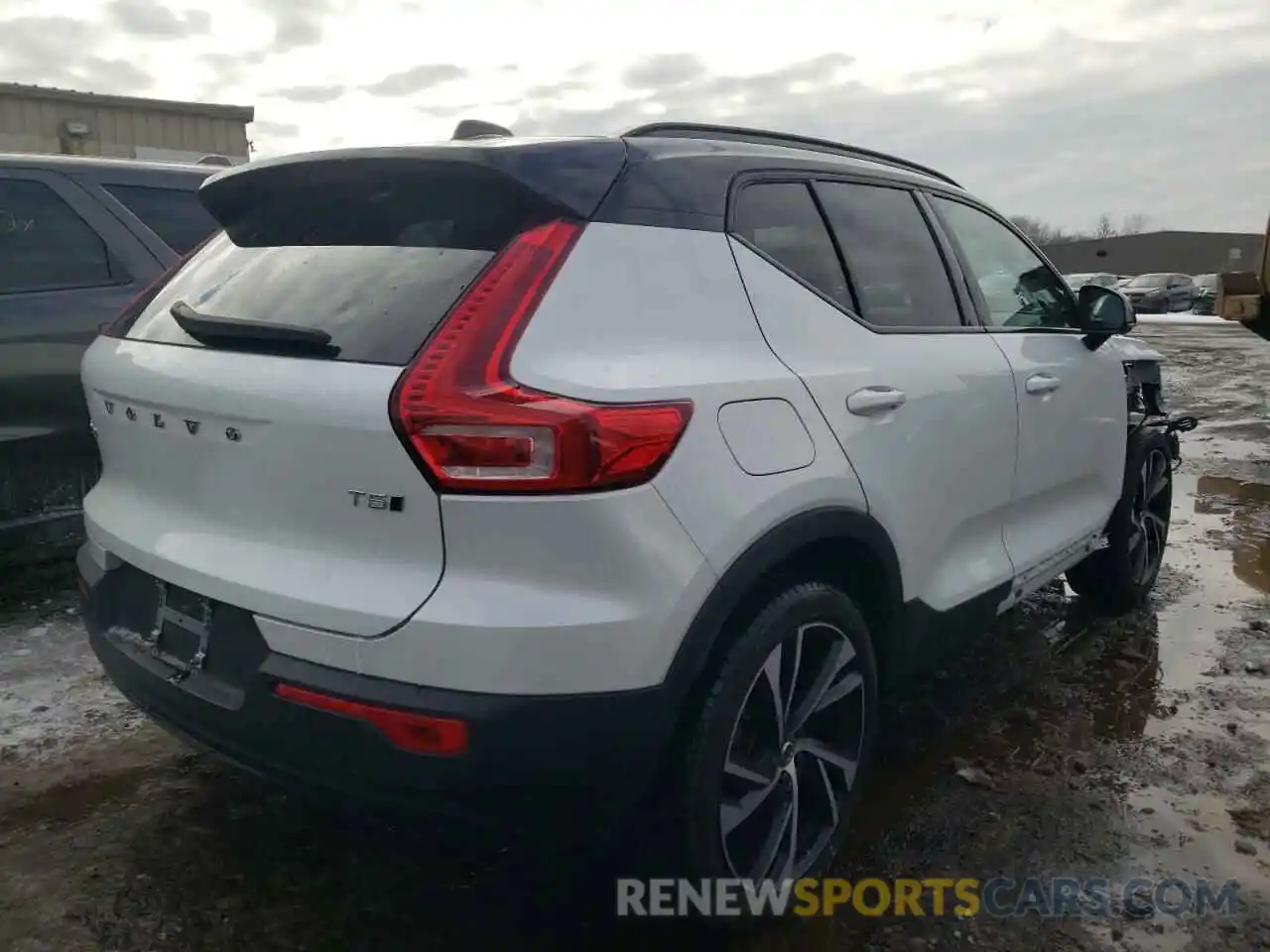 4 Photograph of a damaged car YV4162UM5M2419965 VOLVO XC40 2021