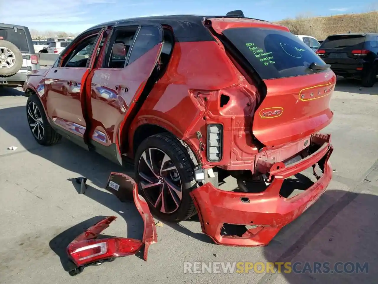 3 Photograph of a damaged car YV4162UM5M2430741 VOLVO XC40 2021