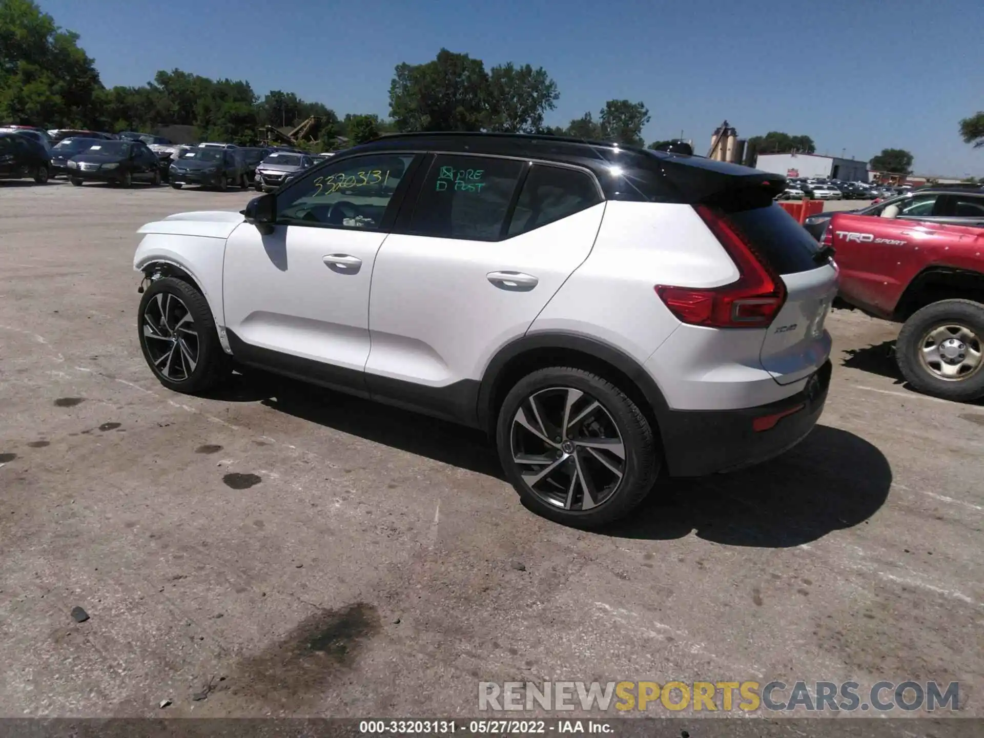 3 Photograph of a damaged car YV4162UM5M2438256 VOLVO XC40 2021