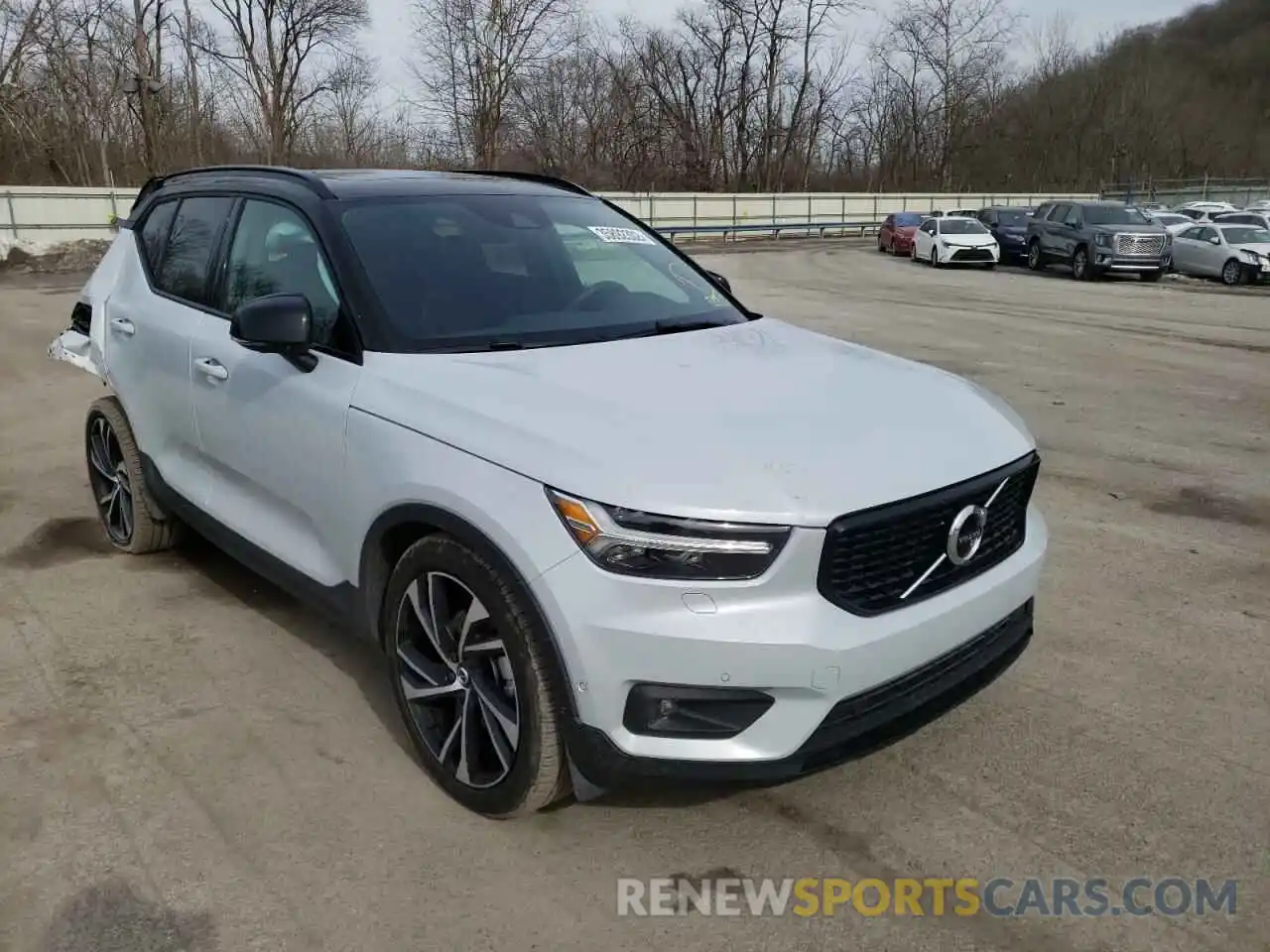 1 Photograph of a damaged car YV4162UM5M2458023 VOLVO XC40 2021