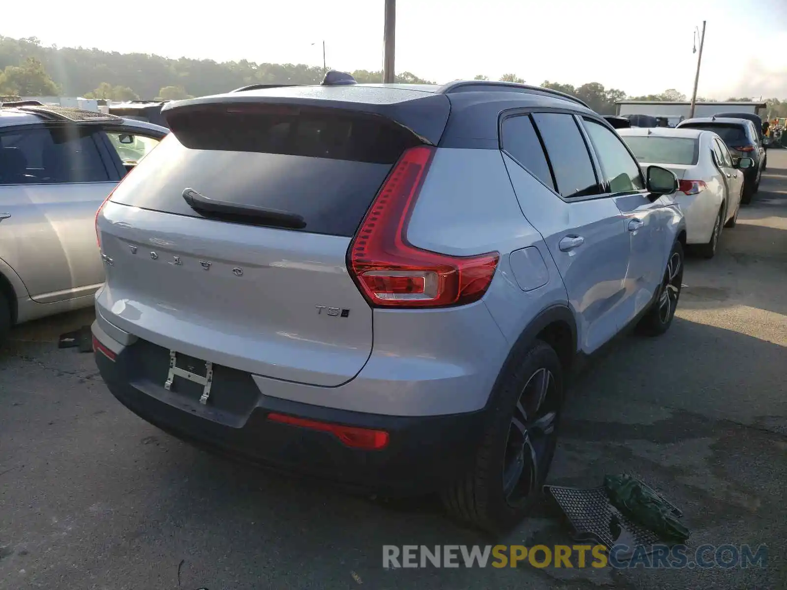 4 Photograph of a damaged car YV4162UM5M2471645 VOLVO XC40 2021