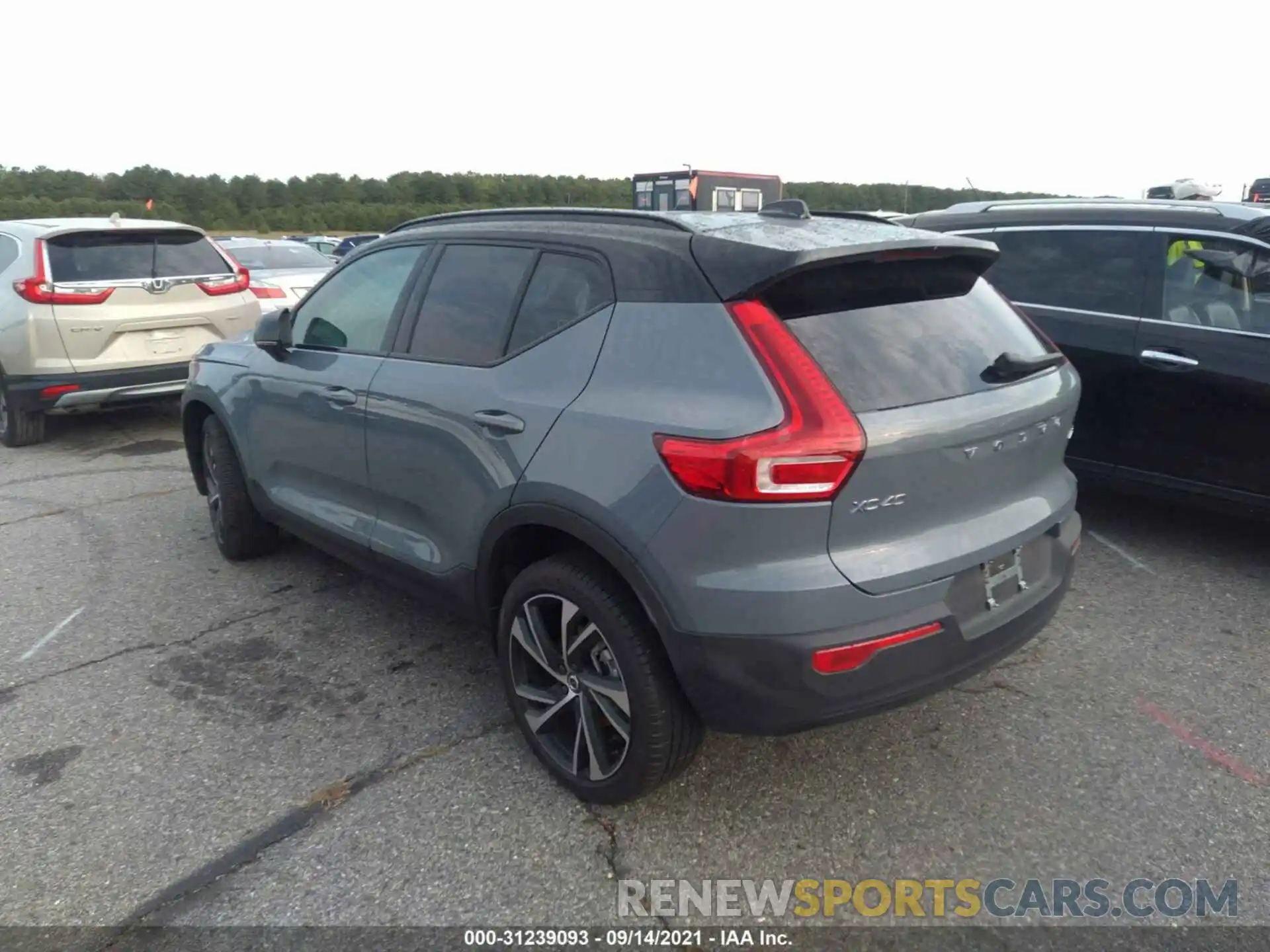 3 Photograph of a damaged car YV4162UM5M2499302 VOLVO XC40 2021