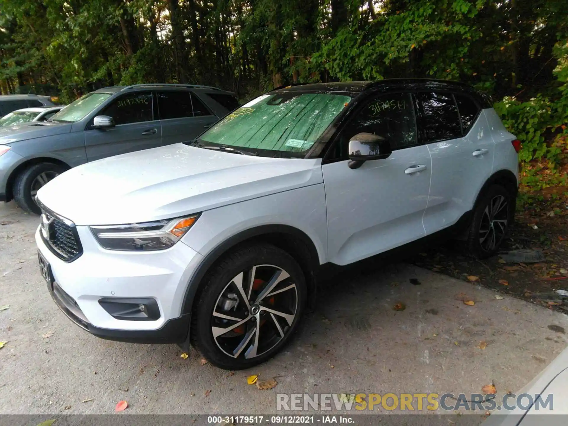 2 Photograph of a damaged car YV4162UM5M2516647 VOLVO XC40 2021