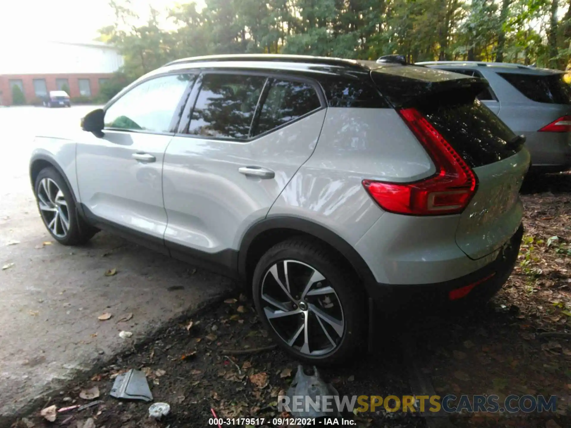 3 Photograph of a damaged car YV4162UM5M2516647 VOLVO XC40 2021