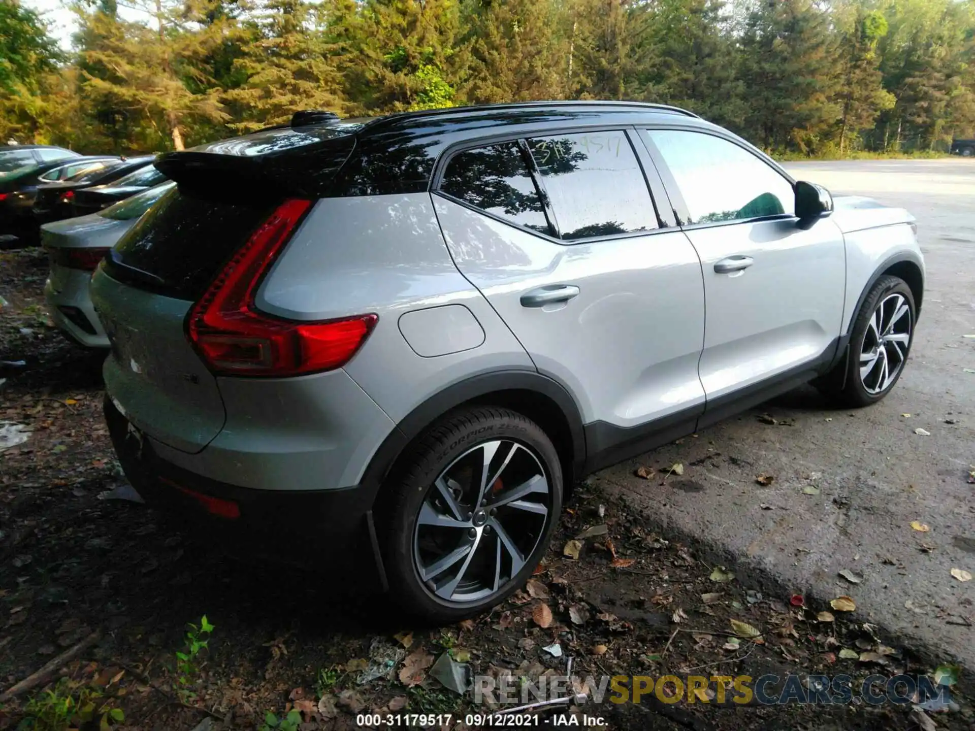 4 Photograph of a damaged car YV4162UM5M2516647 VOLVO XC40 2021